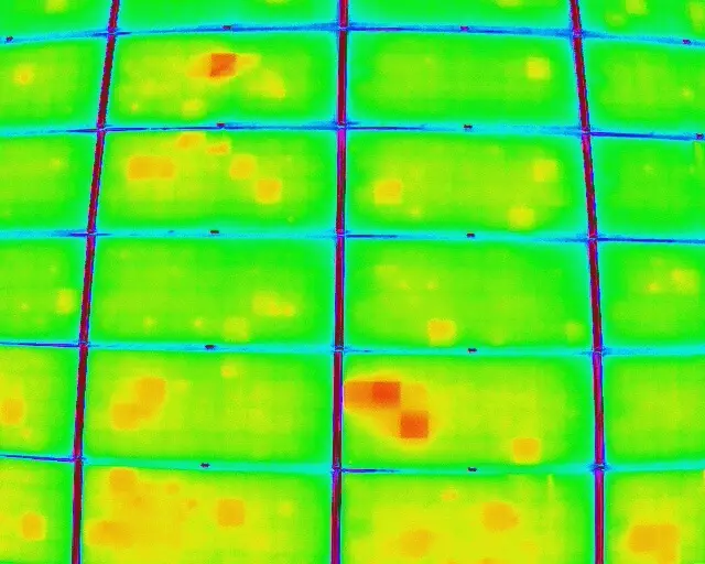 DRONE DELATTRE EXPERTISE - Inspection thermographique infrarouge par drone pour contrôler le bon fonctionnement des panneaux photovoltaïques