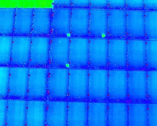 DRONE DELATTRE EXPERTISE - Inspection thermographique infrarouge par drone pour contrôler le bon fonctionnement des panneaux photovoltaïques