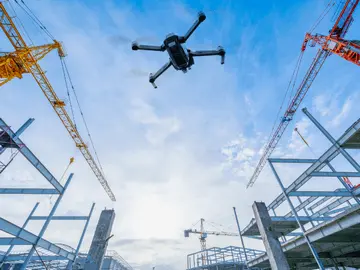 DRONE DELATTRE EXPERTISE - Photo d'un drone sur un chantier pour inspection aérienne